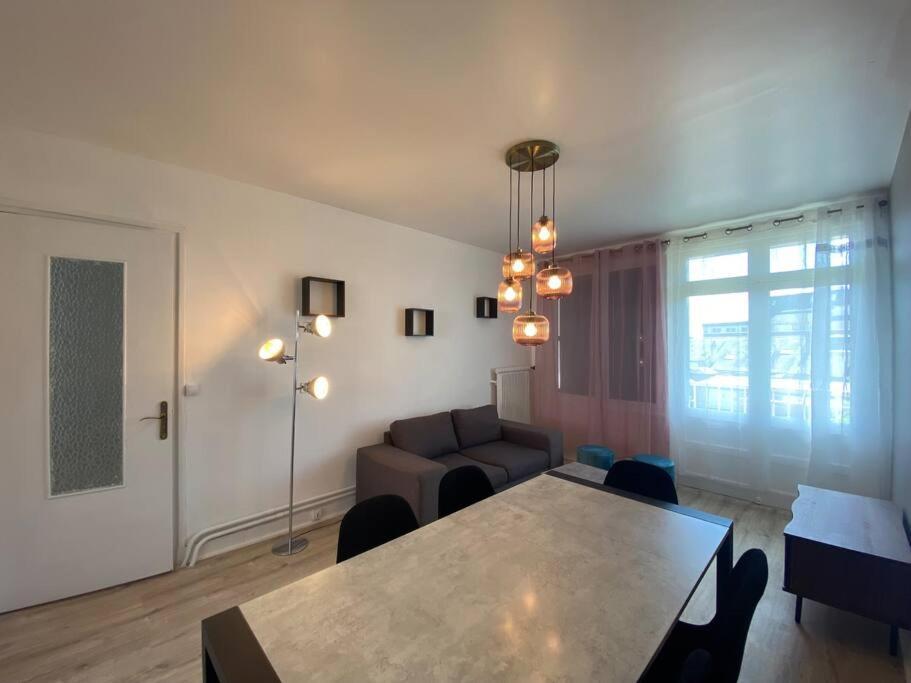 Bel Appartement Centre Ville De Вьерзон Экстерьер фото